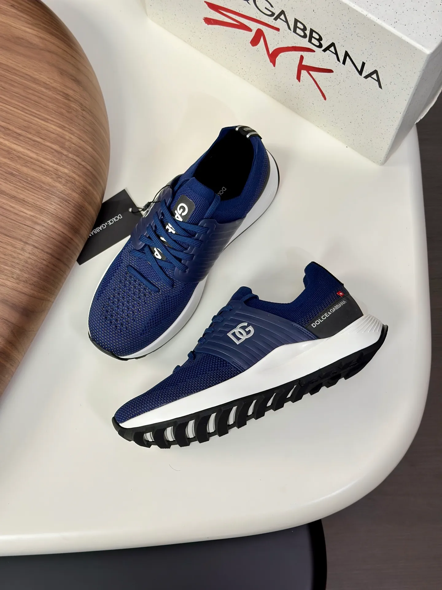 💰720••New arrivals••Dolce&Gabbana••DG✔️High-end men’s sports•casual shoes. Original goods from top counters. Original imported cowhide, multi-material splicing design ➕Imported cowhide lining, cowhide feet ➕Original TPR elastic outsole.  Size: 39-44 (38, 45 customized)